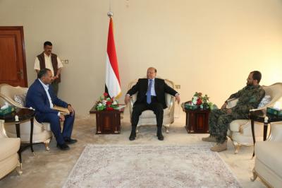 الرئيس هادي يلتقي بمحافظ ومدير أمن عدن ويوجه  بتفعيل عمل الاجهزه التنفيذية والامنية 