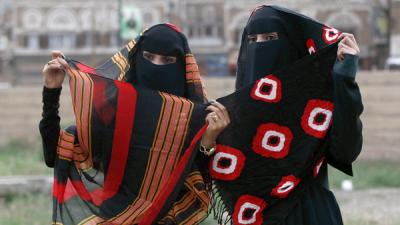 لماذا فات قطار الزواج على أكثر من 2.5 مليون فتاة يمنية؟