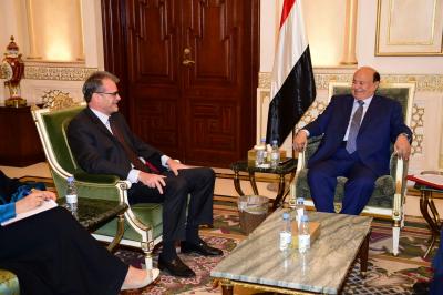 الرئيس هادي يستقبل السفير الفرنسي لدى اليمن 