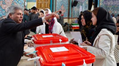 الناخبون الإيرانيون يتوجّهون إلى صناديق الاقتراع لاختيار رئيسهم الجديد