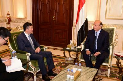 الرئيس هادي يستقبل السفير الصيني لدى اليمن 
