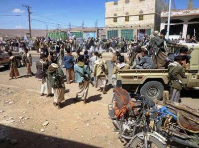 عمران :  معركة بالسلاح الأبيض  تمنع صلاة الجمعة بعد أن قام الحوثيون بإطلاق الصرخة وإصابة العشرات 