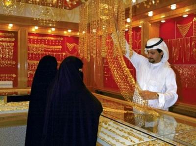 وزارة العمل السعودية تعلن موعد تطبيق قرار توطين نشاط الذهب والمجوهرات وإستبداله بعماله سعودية