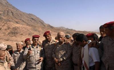 رئيس هيئة الأركان اللواء " العقيلي "  يتفقد قوات الجيش الوطني في البيضاء