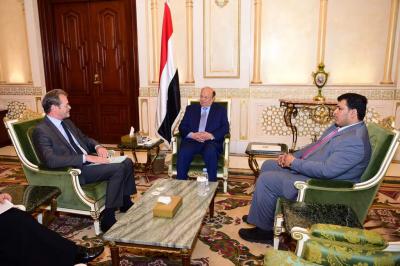 الرئيس هادي يلتقي السفير الفرنسي لدى اليمن 