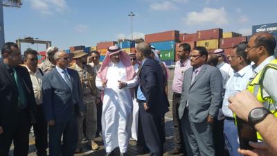 عدد من الوزراء والسفير السعودي يزورون محطة الحاويات بميناء عدن