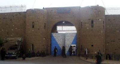 الحوثيون يقومون بنقل المعتقلين والأسرى من الجنود التابعين للرئيس الراحل " صالح " ونجله من السجن المركزي إلى هذا المكان