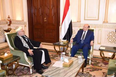 الرئيس هادي يلتقي رئيس المحكمة العليا القاضي حمود الهتار 