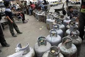 حكومة الحوثيين بصنعاء  تقر إستيراد مادة الغاز المنزلي وتتحدث عن إحتكار وتلاعب 