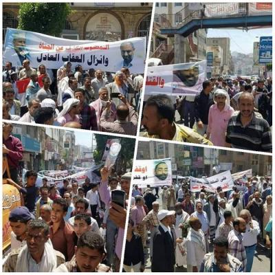 مسيرة حاشدة بتعز تندد باستمرار الاغتيالات وتطالب بإيقاف الانفلات الأمني في المحافظة  