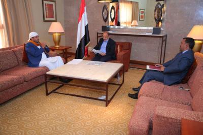 الفريق علي محسن الأحمر يلتقي وزير الأوقاف و يشدد على تسهيل إجراءات الحجاج اليمنيين