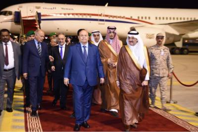 الرئيس هادي يصل مدينة الظهران السعودية للمشاركة في القمة العربية ( صوره)
