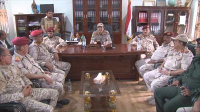 اللواء الزنداني وقائد المنطقة العسكرية الرابعة وعدداً من القيادات العسكرية تصل تعز