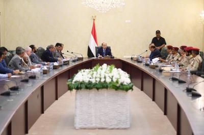 الرئيس هادي يلتقي بمحافظ تعز والوكلاء والقيادات العسكرية والأمنية بالمحافظة ( تفاصيل)