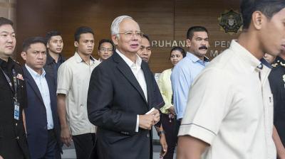 شرطة مكافحة الفساد توقف رئيس الوزراء الماليزي السابق