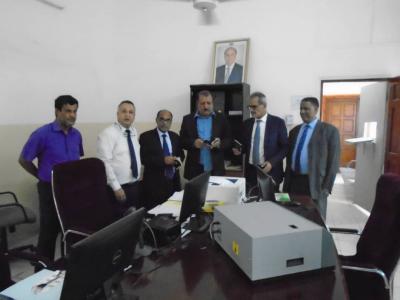 نائب وزير الداخلية يفتتح مركز الإصدار الآلي بسفارة اليمن في جيبوتي