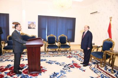 وزير الخدمة المدنية يؤدي اليمين الدستورية امام رئيس الجمهورية