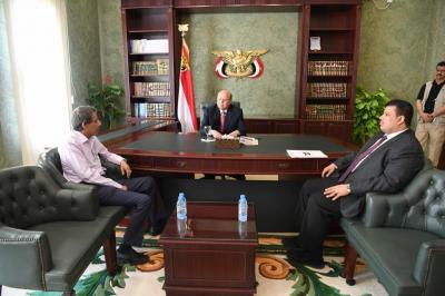 الرئيس هادي يستقبل وزير كان تحت الإقامة الجبرية لدى الحوثيين