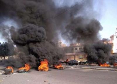 إستمرار الإحتجاجات وقطع الطرقات في عدن وعدداً من المحافظات 
