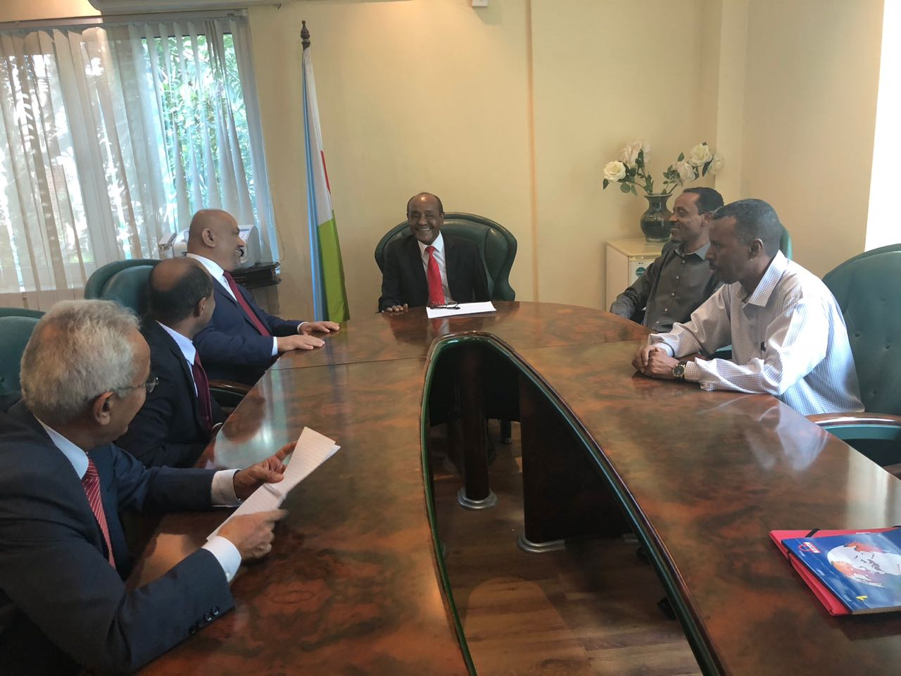 وزير الداخلية الجيبوتي: الرئيس وجه بمعاملة المواطن اليمني نفس المواطن الجيبوتي