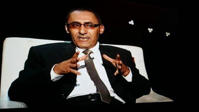 محلل سياسي مقرب من الحوثيين يشن هجوما على الحوثيين بسبب إنشقاق عبد السلام جابر