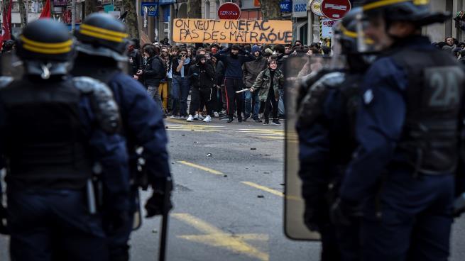 فرنسا تتأهب لموجة جديدة من احتجاجات "السترات الصفراء"