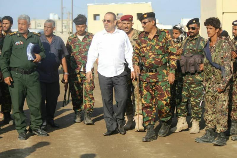 وزير الداخلية يتفقد الأعمال التأهيلية لمعسكري قيادة قوات الأمن الخاصة بعدن