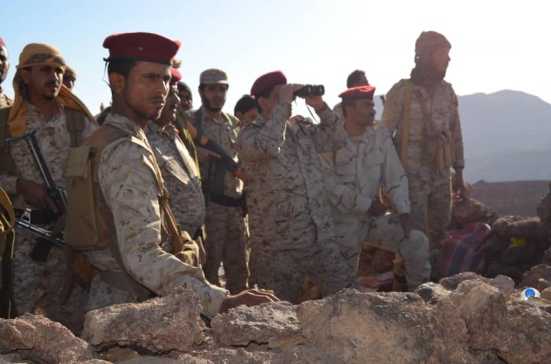 بالصور .. رئيس الأركان يطلع على سير العمليات العسكرية في جبهة صرواح بمأرب