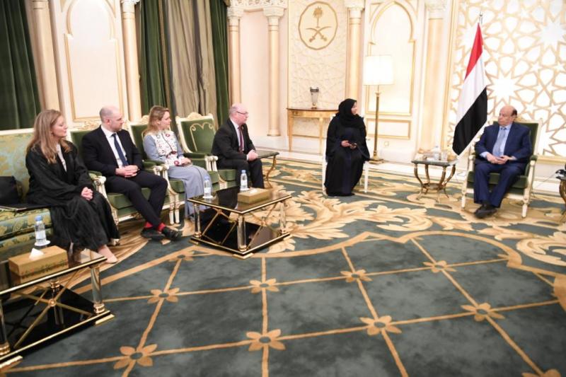 الرئيس هادي يستقبل وزير الدولة البريطاني لشؤون الشرق الأوسط