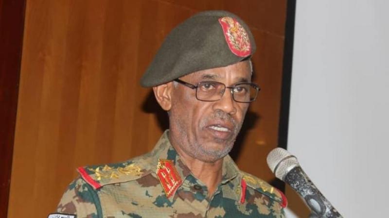 من هو وزير الدفاع السوداني الذي أعلن عزل البشير؟