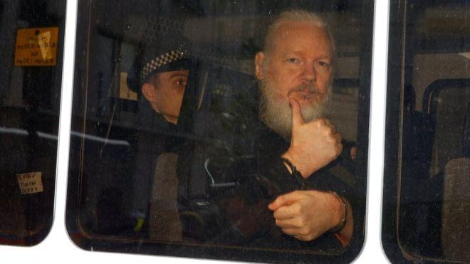 لماذا اعتقل مؤسس ويكيليكس بعد أعوام من اللجوء لسفارة الإكوادور في لندن؟