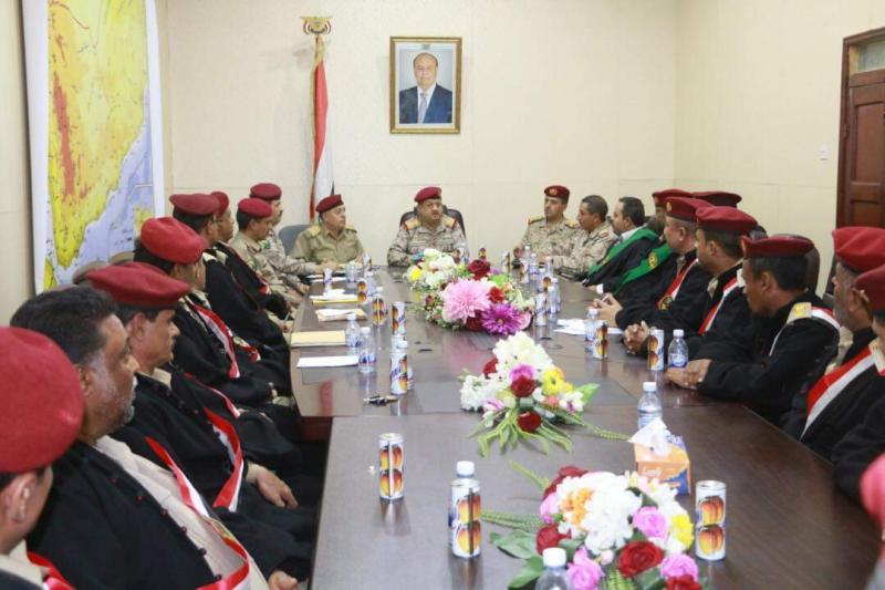 وزير الدفاع يعقد اجتماعاً موسعاً برؤساء المحاكم والنيابات العسكرية