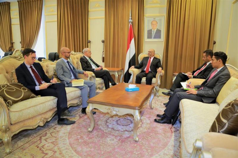 اليماني يلتقي السفير البريطاني لدى اليمن