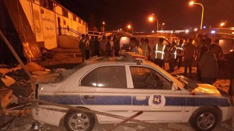 عشرات القتلى بغارة جوية من طيران حفتر على مركز لإيواء المهاجرين في ضواحي طرابلس