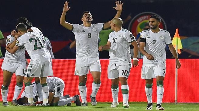 الجزائر تواصل التألق وتبلغ ربع نهائي بطولة كأس الأمم الأفريقية