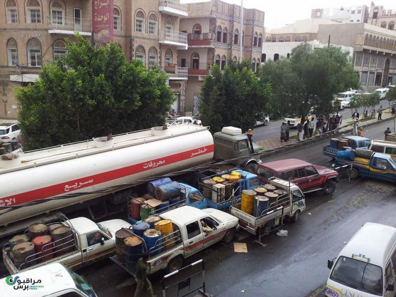 الكشف عن أسباب أزمة المشتقات النفطية في مناطق سيطرة الحوثيين 