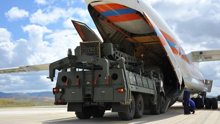 الإعلان عن وصول دفعتين جديدتين من أجزاء منظومة "إس-400" الروسية إلى تركيا