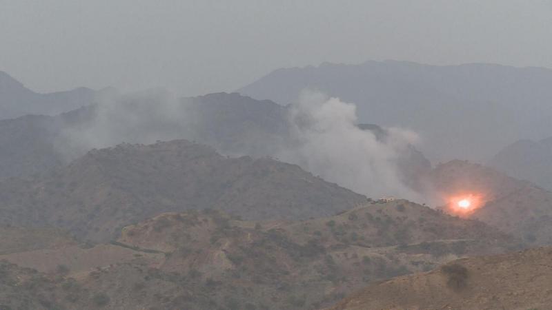 الجيش الوطني يعلن تفجير مخزن أسلحة تابع للحوثيين في آل ثابت بصعدة ( صوره)