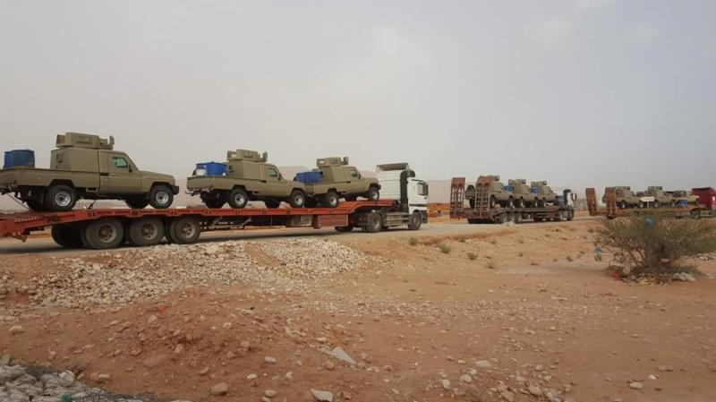 قوات وآليات عسكرية سعودية في طريقها إلى عدن 