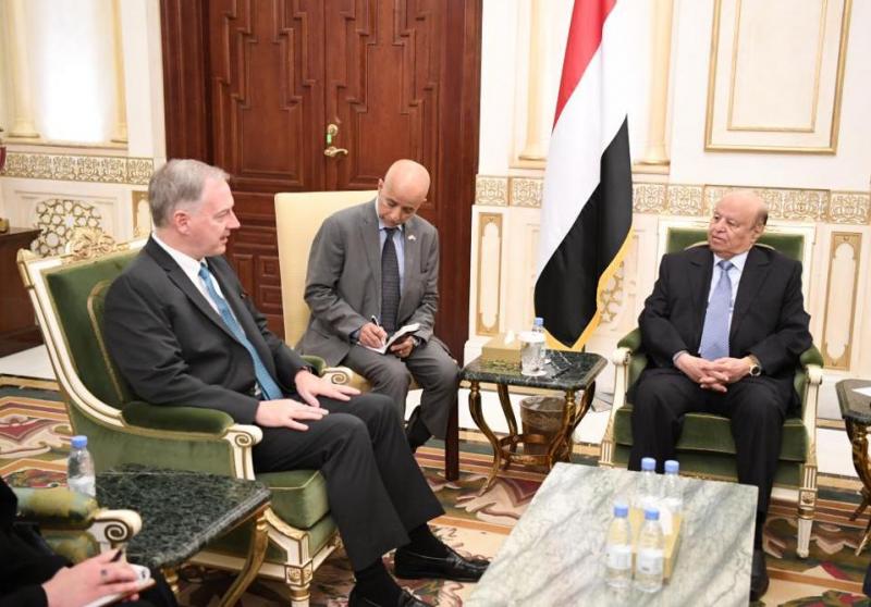 الرئيس هادي يستقبل السفير الأمريكي لدى اليمن 