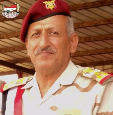وزارة الدفاع تصف العميد القشيبي بـ " الشهيد البطل " واللواء علي محسن صالح ووزير الدفاع في مقدمة المستقبلين لجثمانه