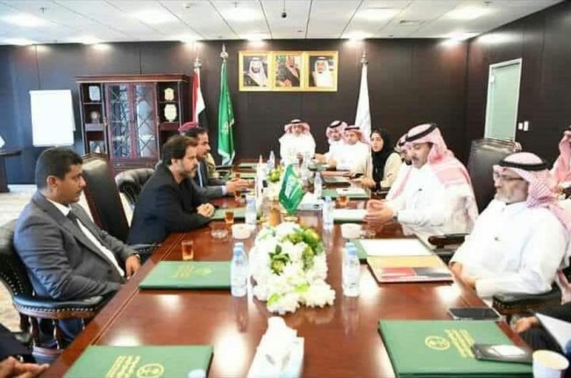 إجتماع بين قيادة الحماية الرئاسية والجانب السعودي لمناقشة الترتيبات النهائية لحماية الرئاسة والمقرات الحكومية ( صوره)