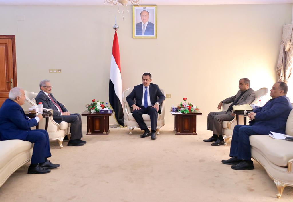 أول تعليق من الحكومة الشرعية على منع الحوثيين تداول العملة الجديدة الصادرة عن بنك عدن