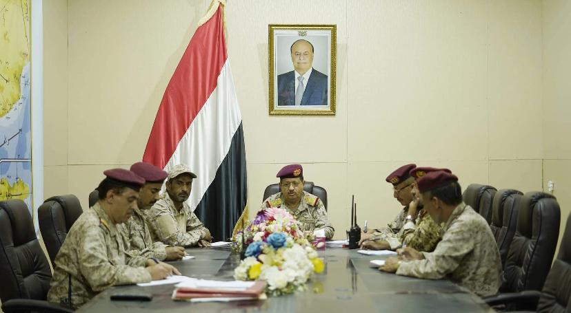 المقدشي يترأس اجتماعاً استثنائياً بقادة الجيش لمناقشة المستجدات الميدانية