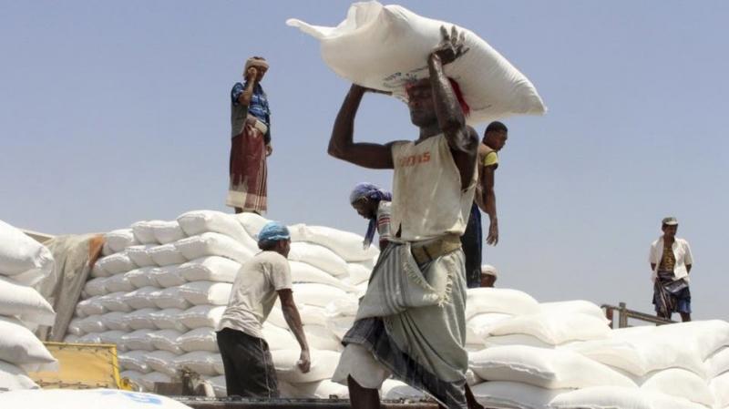 برنامج الغذاء العالمي يعلن رسمياً تقليص مساعداته للمناطق الخاضعة لسيطرة الحوثيين إلى النصف