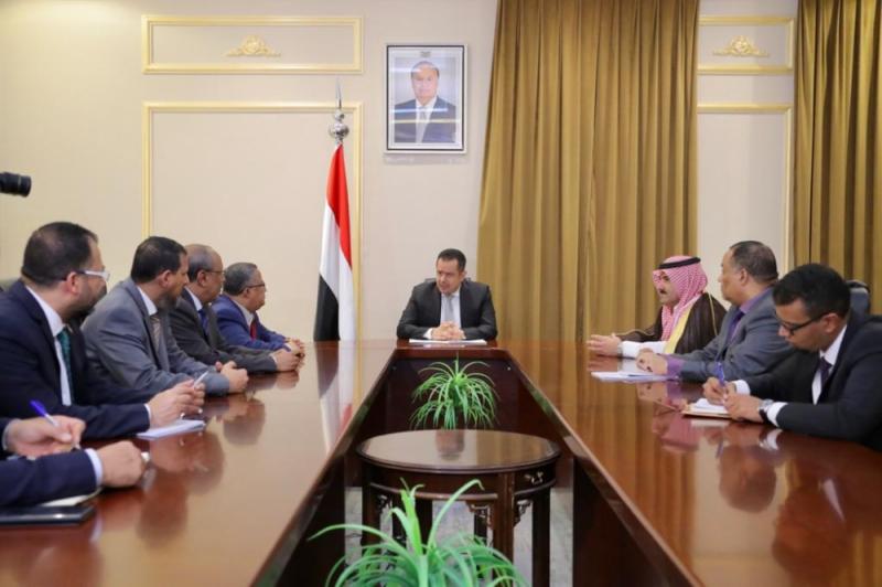 بحضور السفير السعودي .. رئيس الوزراء يعقد اجتماع مع رئيس وأعضاء وفد المجلس الانتقالي الجنوبي