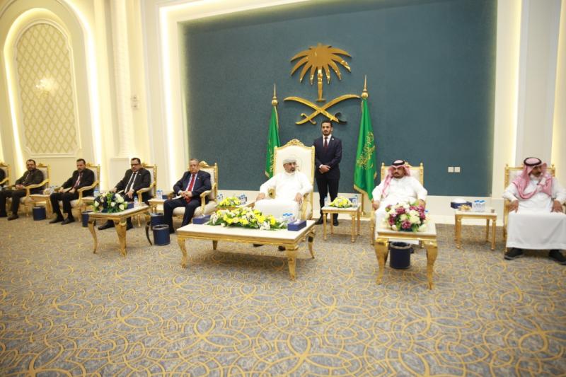 السلطات السعودية تصحح خطأها .. عيدروس الزبيدي يظهر بدون علم " الجنوب " وبدون حراسة سعودية ( صور)