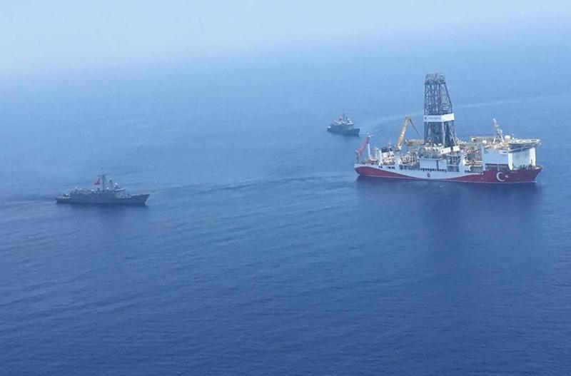 البحرية المصرية تغيث سفينة تركية وتنقذ ركابها