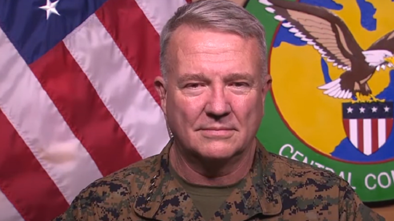 الجنرال ماكينزي : واشنطن سترد إذا هاجمتها إيران انتقاما لسليماني
