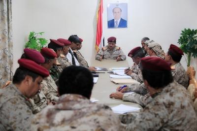 وزير الدفاع " المقدشي " يعقد أول إجتماع بعد تعيينه في الحكومة الجديدة